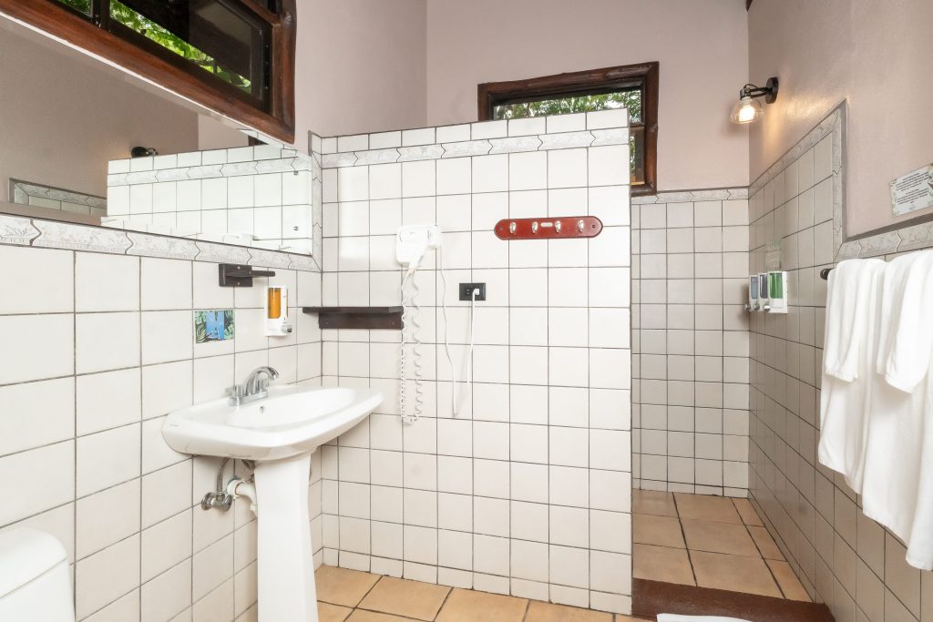 Maquenque Lodge - Bungalow Bathroom